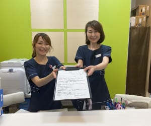 静岡静脈瘤クリニック　横井さんと市川さん　受付　写真　2020年6月2日